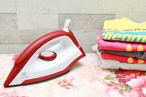 Bàn Ủi Khô Electrolux EDI1004