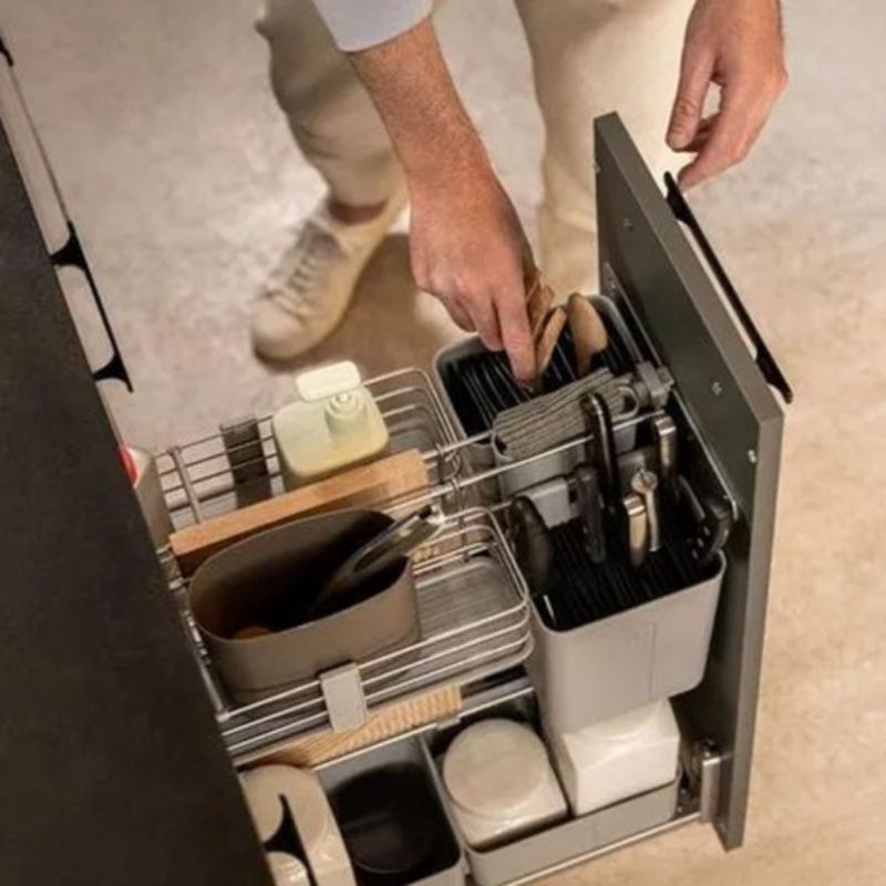 Lắp đặt rổ đựng dụng cụ làm bếp 300 mm Hafele 545.13.803 Lắp đặt rổ đựng dụng cụ làm bếp 300 mm Hafele 545.13.803