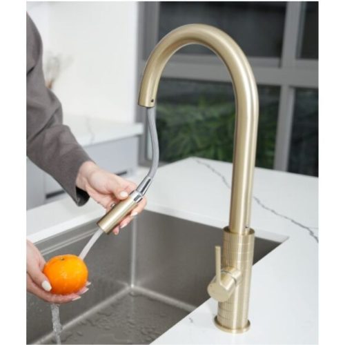 Vòi rửa bát nóng lạnh Venice Gold có dây rút 3 Hình ảnh thực tế vòi rửa bát nóng lạnh Venice Gold có dây rút