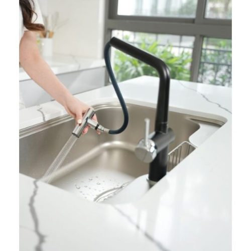 Vòi rửa bát nóng lạnh Konock Volta Black có dây rút 4 Hình ảnh thực tế vòi rửa bát nóng lạnh Konock Volta Black có dây rút