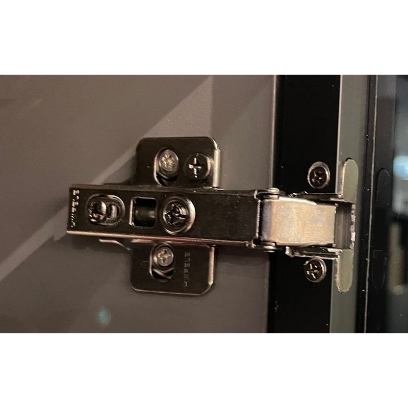 Ảnh thực tế bản lề khung nhôm đố nhỏ (lọt lòng) HÄFELE 315.26.702 Ảnh thực tế bản lề khung nhôm đố nhỏ (lọt lòng) HÄFELE 315.26.702