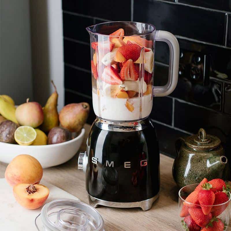 Ảnh thực tế máy xay sinh tố Smeg BLF03BLEU Màu Đen Ảnh thực tế máy xay sinh tố Smeg BLF03BLEU Màu Đen